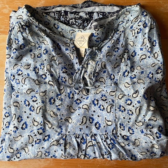⚡️2/$20 St. John’s Bay blue patterned blouse - Picture 3 of 5